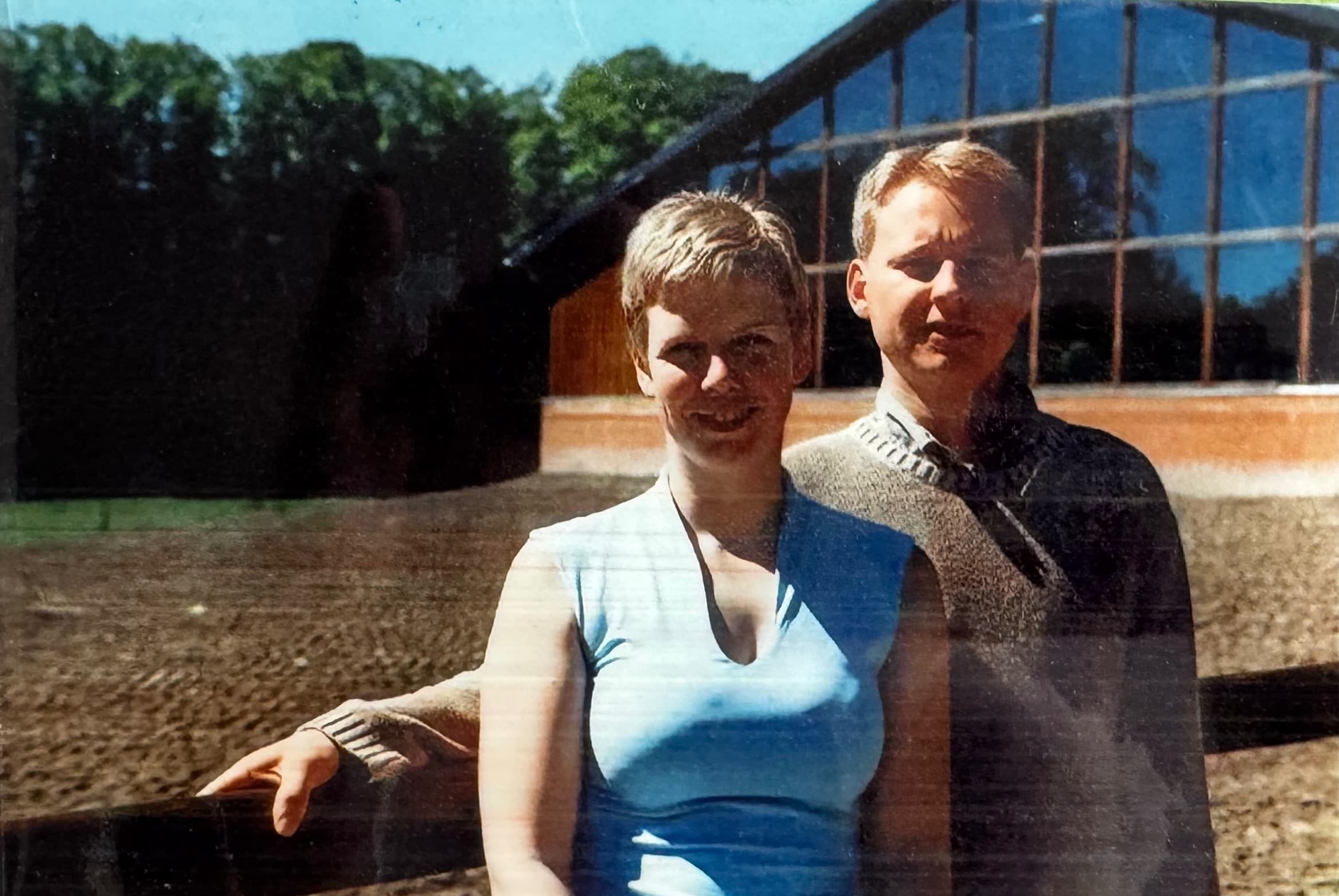 Fertiggestellte große Reithalle