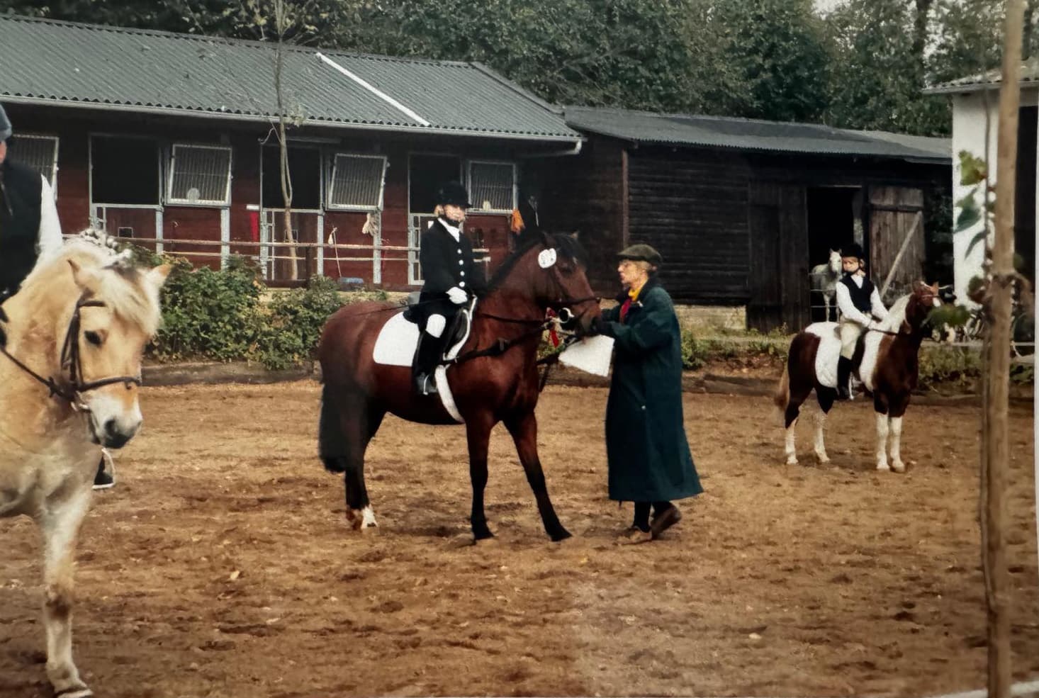 Ehrung bei einer Veranstaltung auf dem Hof